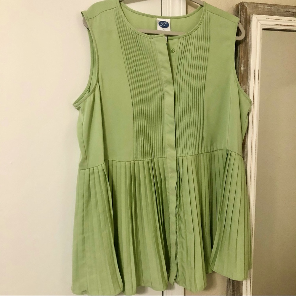 Sleeveless pastel green pleated peplum top